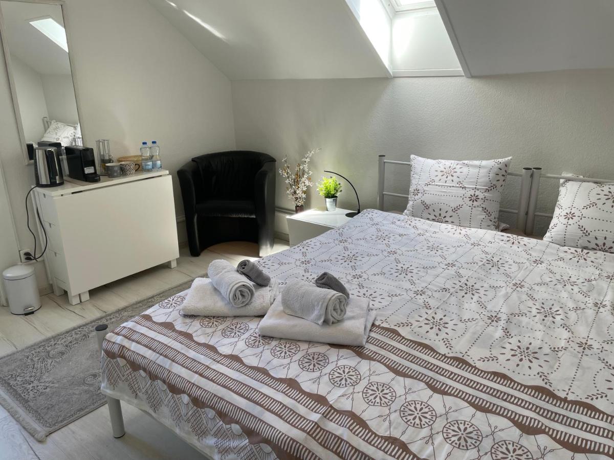 La Maison Bleue A 2 Pas Du Du Neuchatel *