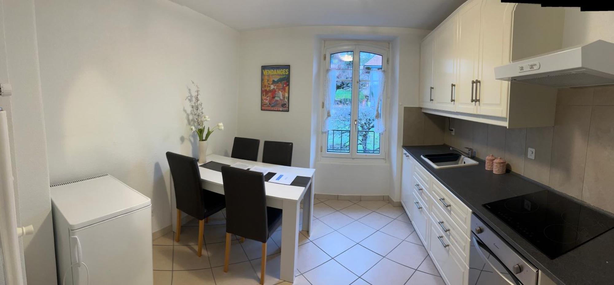 La Maison Bleue A 2 Pas Du Du Neuchatel * Hauterive (Neuchatel)